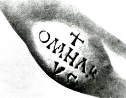 Fig. 2 – Placa inelului de aur de nume de la Apahida (mormântul 1). Foto